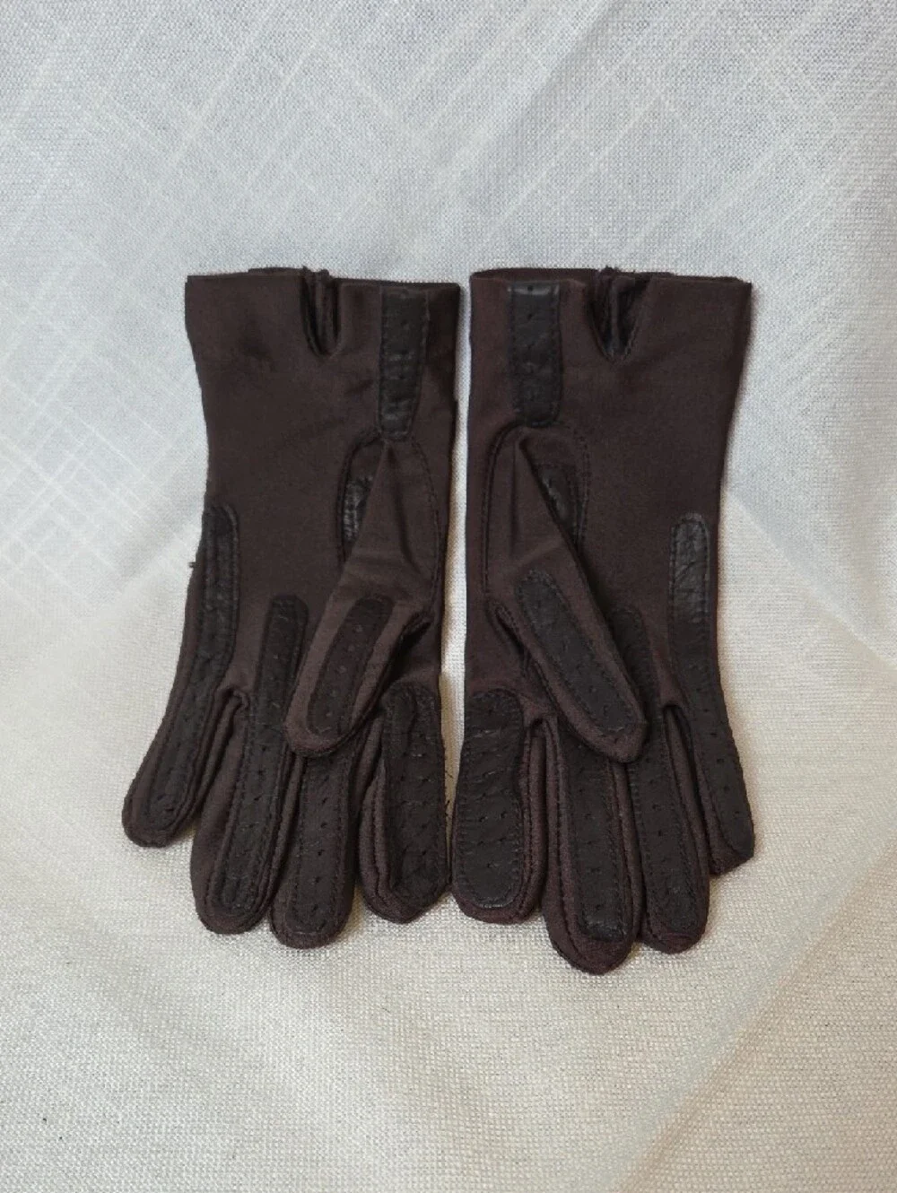 Vintage Isotoner Brown Women's Chevron Detail Dress Gloves - Picture 2 of 2